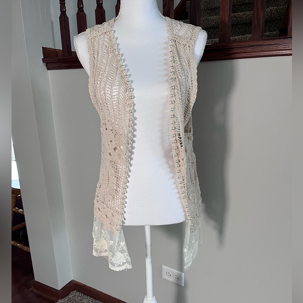Elegant Cream Lace Crochet Vest‎ Women's Pearl Trim Delicate Buttonless Top